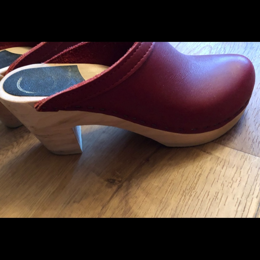 No. 6 Clog size 36